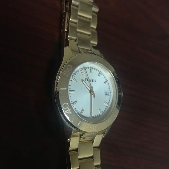 Gold Fossil Watch - Picture 3 of 3